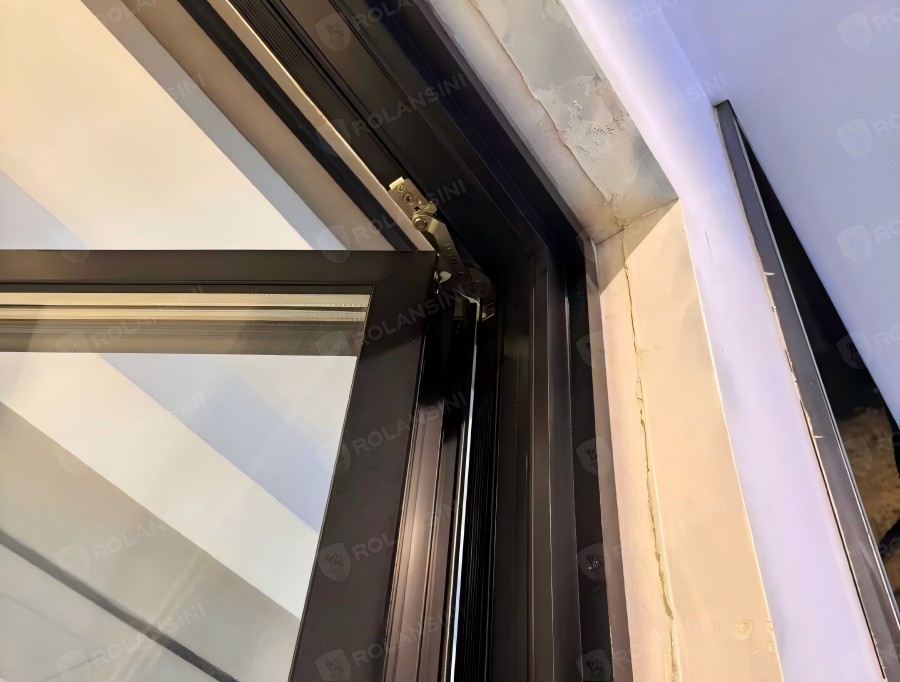 hand-crank window (2) hand-crank window (2)
