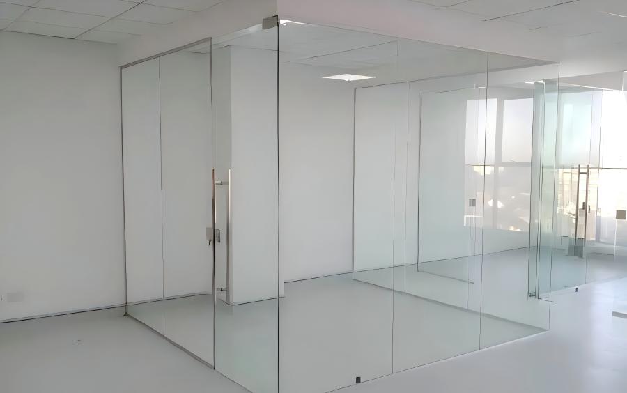 Frameless glass partition1 (4) Frameless glass partition1 (4)
