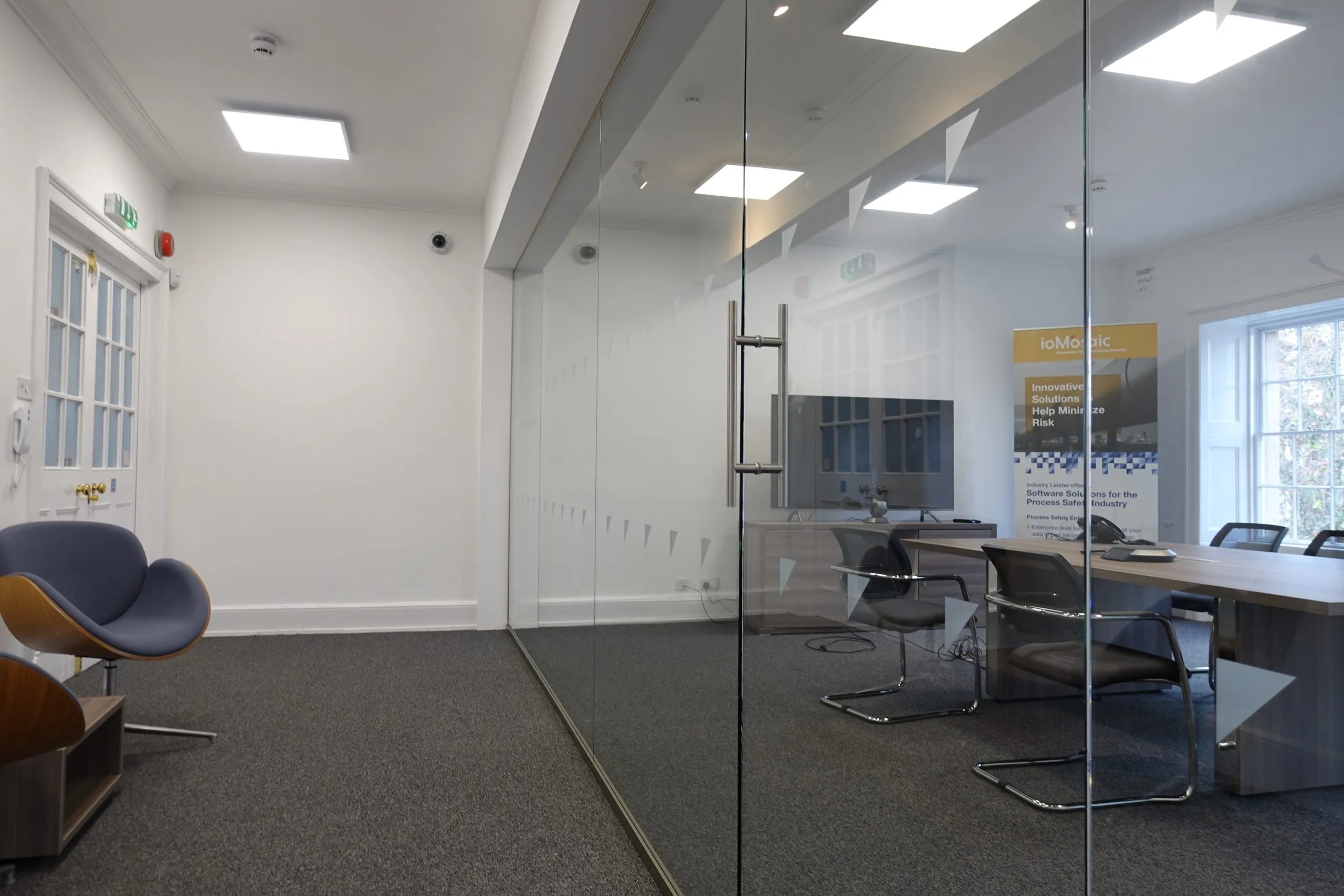 Frameless glass partition1 (2) Frameless glass partition1 (2)