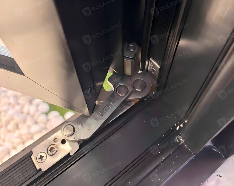 hand-crank window (3)