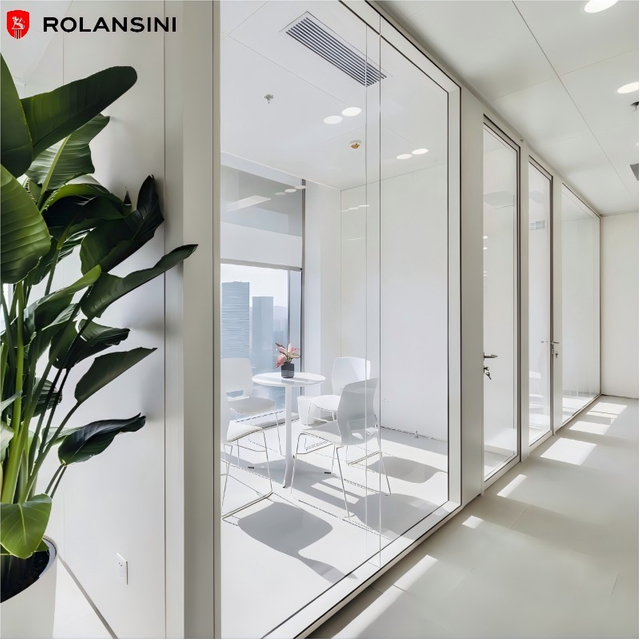 45° Angle Frame Modular Assembly Panoramic Single/double Glazed Louvered Office Glass Partition