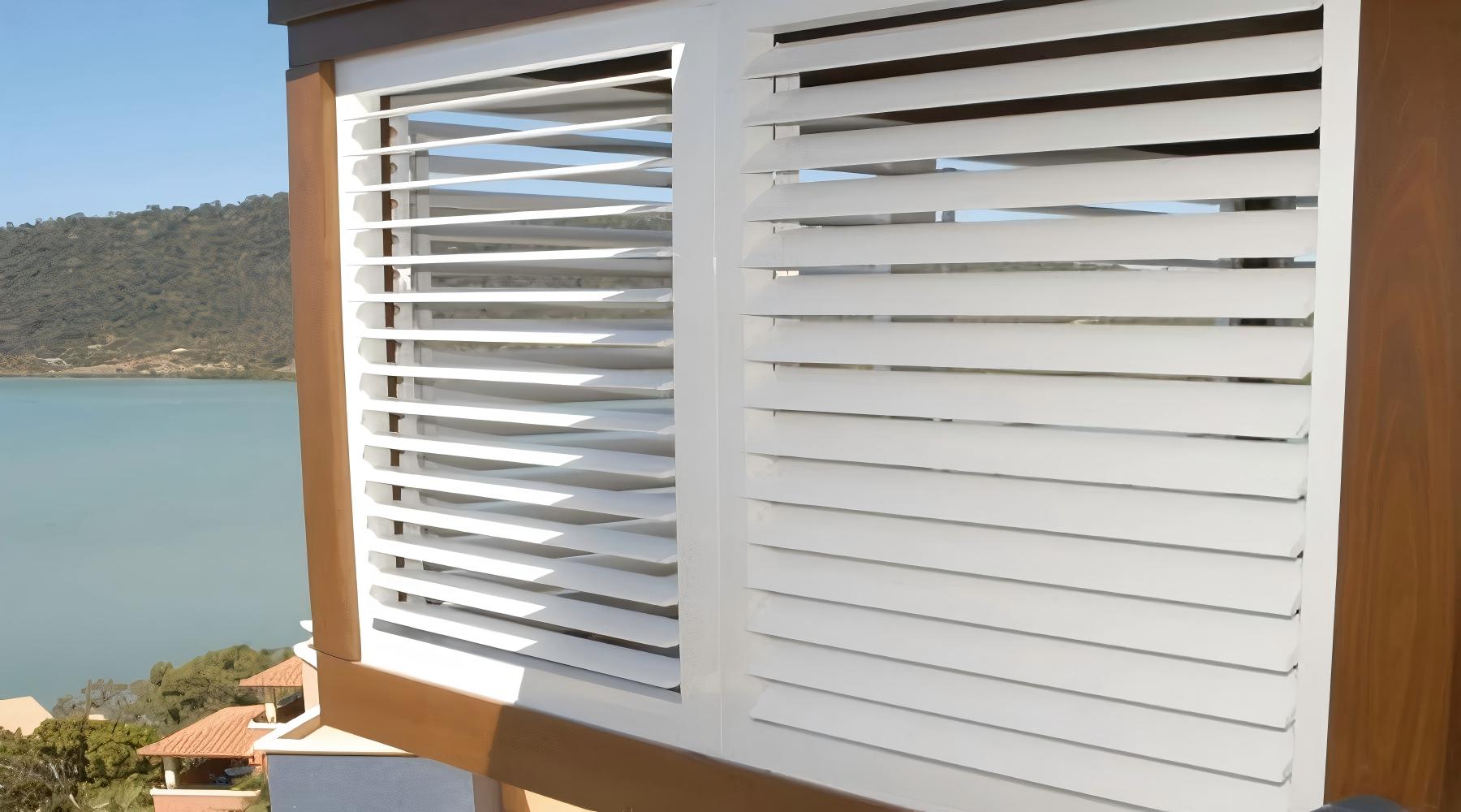 Aluminum louver window